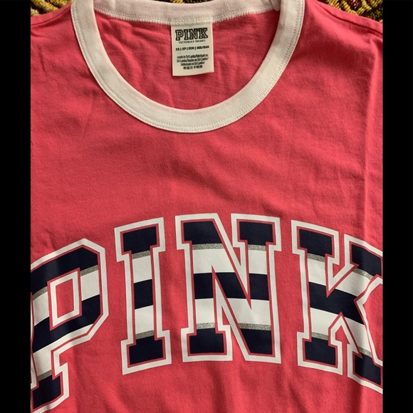 Victoria’s Secret PINK Long sleeves Shirt with bottom side slits. - Picture 2 of 4